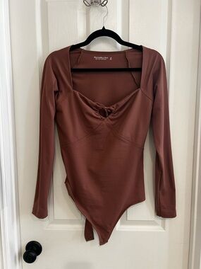 Abercrombie & Fitch Rust Brown Long-Sleeve Twist Front Bodysuit